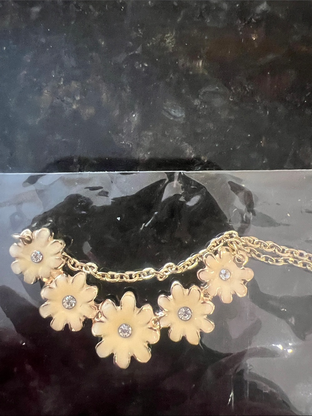 NWT Amrita Singh Gold Tone Floral Necklace with Light Yellow Flowers. 15-16 inch